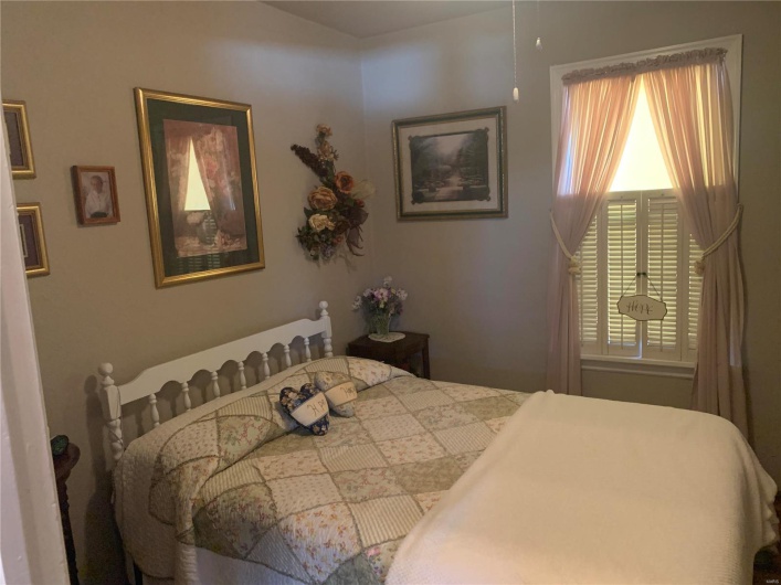 526 Ste Maries Street, Perryville, Missouri 63775, 2 Bedrooms Bedrooms, 5 Rooms Rooms,1 BathroomBathrooms,Residential,For Sale,Ste Maries,MAR25003028