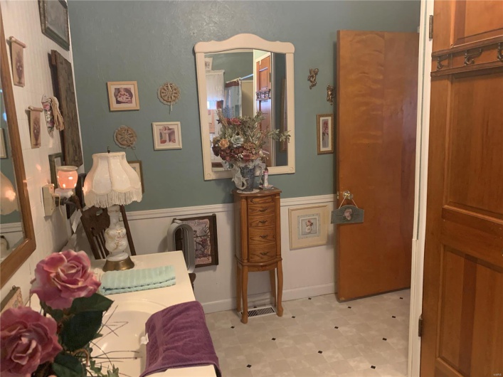 526 Ste Maries Street, Perryville, Missouri 63775, 2 Bedrooms Bedrooms, 5 Rooms Rooms,1 BathroomBathrooms,Residential,For Sale,Ste Maries,MAR25003028