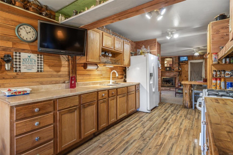 631 Columbia Drive, Bismarck, Missouri 63624, 3 Bedrooms Bedrooms, 7 Rooms Rooms,1 BathroomBathrooms,Residential,For Sale,Columbia,MAR25012146