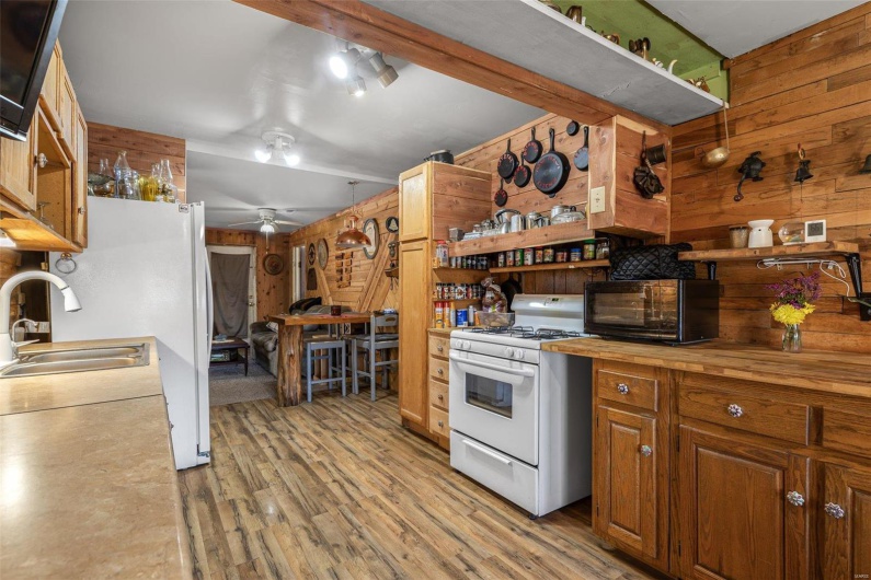 631 Columbia Drive, Bismarck, Missouri 63624, 3 Bedrooms Bedrooms, 7 Rooms Rooms,1 BathroomBathrooms,Residential,For Sale,Columbia,MAR25012146