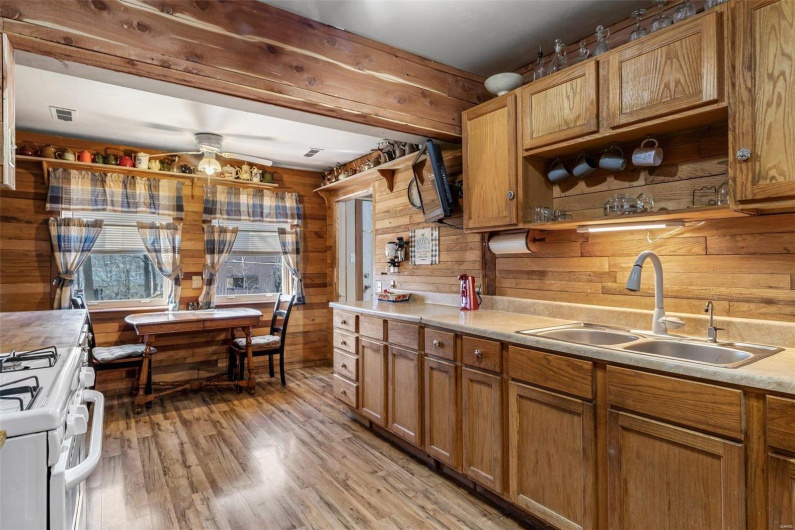631 Columbia Drive, Bismarck, Missouri 63624, 3 Bedrooms Bedrooms, 7 Rooms Rooms,1 BathroomBathrooms,Residential,For Sale,Columbia,MAR25012146