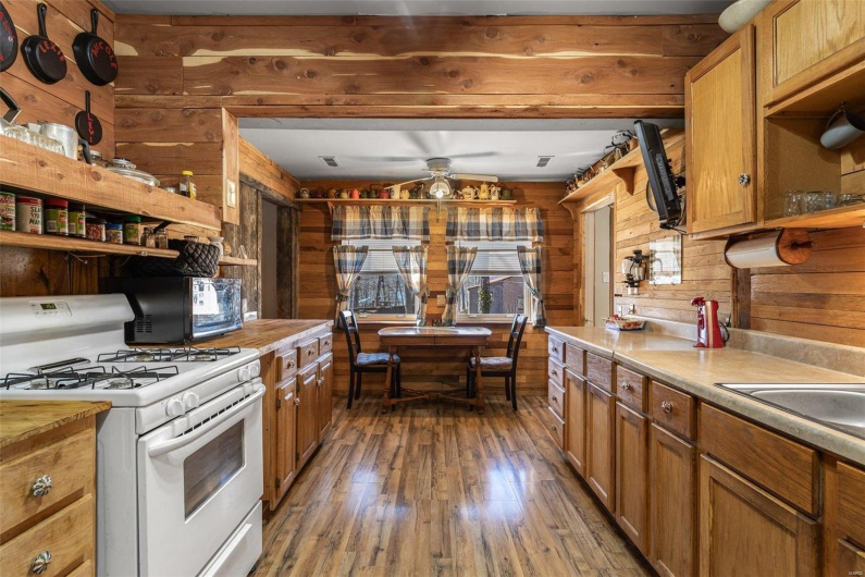 631 Columbia Drive, Bismarck, Missouri 63624, 3 Bedrooms Bedrooms, 7 Rooms Rooms,1 BathroomBathrooms,Residential,For Sale,Columbia,MAR25012146
