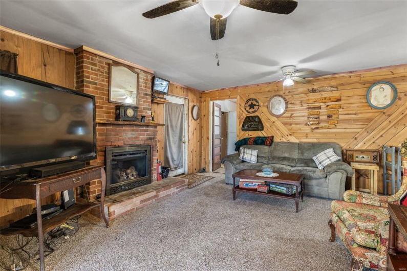 631 Columbia Drive, Bismarck, Missouri 63624, 3 Bedrooms Bedrooms, 7 Rooms Rooms,1 BathroomBathrooms,Residential,For Sale,Columbia,MAR25012146