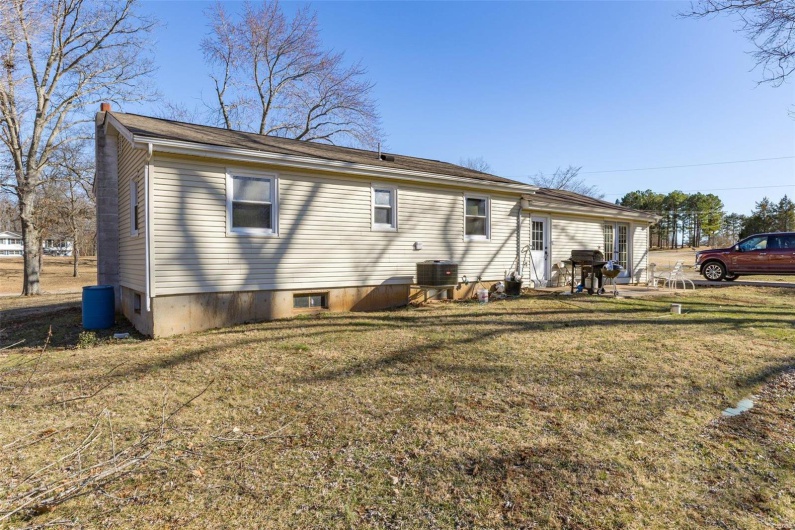 4279 EE Hwy, Farmington, Missouri 63640, 2 Bedrooms Bedrooms, 6 Rooms Rooms,1 BathroomBathrooms,Residential,For Sale,EE,MAR25011892