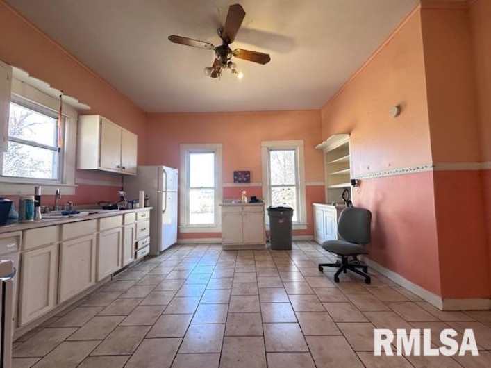 918 UNION Street, Marion, Illinois 62959, 4 Bedrooms Bedrooms, 0 ,1 BathroomBathrooms,Residential,For Sale,UNION,0,RMAEB456924