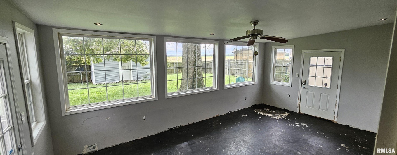 93 SEMINOLE Street, McClure, Illinois 62957, 3 Bedrooms Bedrooms, 0 ,1 BathroomBathrooms,Residential,For Sale,SEMINOLE,0,RMAEB454831