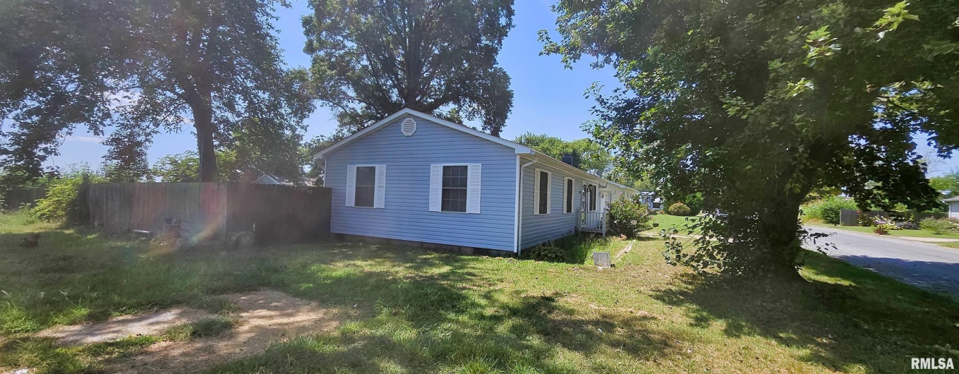 93 SEMINOLE Street, McClure, Illinois 62957, 3 Bedrooms Bedrooms, 0 ,1 BathroomBathrooms,Residential,For Sale,SEMINOLE,0,RMAEB454831
