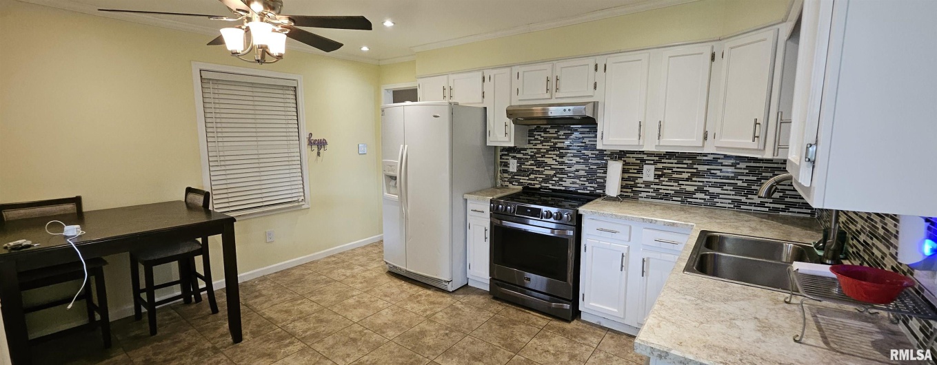 93 SEMINOLE Street, McClure, Illinois 62957, 3 Bedrooms Bedrooms, 0 ,1 BathroomBathrooms,Residential,For Sale,SEMINOLE,0,RMAEB454831