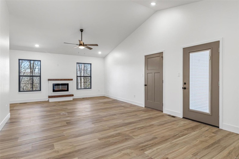 242 Mont Rouge, Bonne Terre, Missouri 63628, 2 Bedrooms Bedrooms, 3 Rooms Rooms,1 BathroomBathrooms,Residential,For Sale,Mont Rouge,MAR25010380