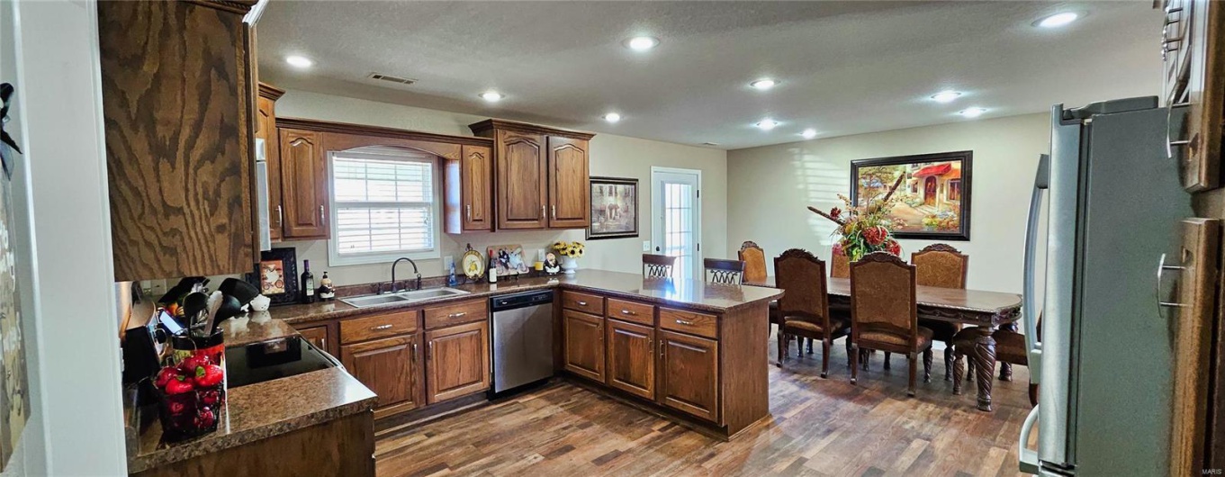 1140 Daffodil Drive, Sikeston, Missouri 63801, 3 Bedrooms Bedrooms, 7 Rooms Rooms,2 BathroomsBathrooms,Residential,For Sale,Daffodil,MAR25012361