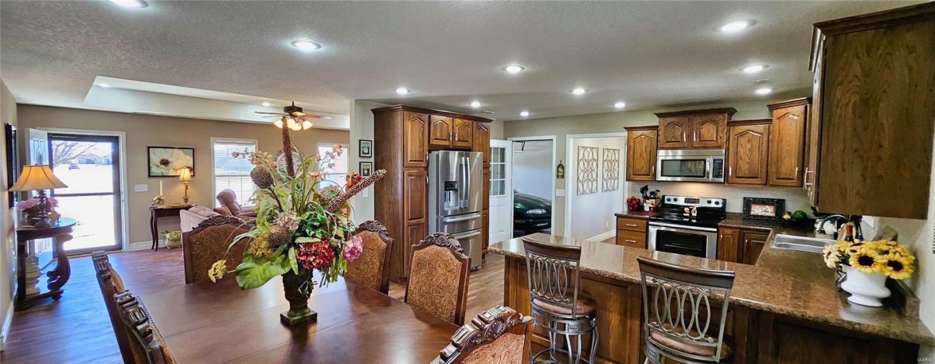 1140 Daffodil Drive, Sikeston, Missouri 63801, 3 Bedrooms Bedrooms, 7 Rooms Rooms,2 BathroomsBathrooms,Residential,For Sale,Daffodil,MAR25012361