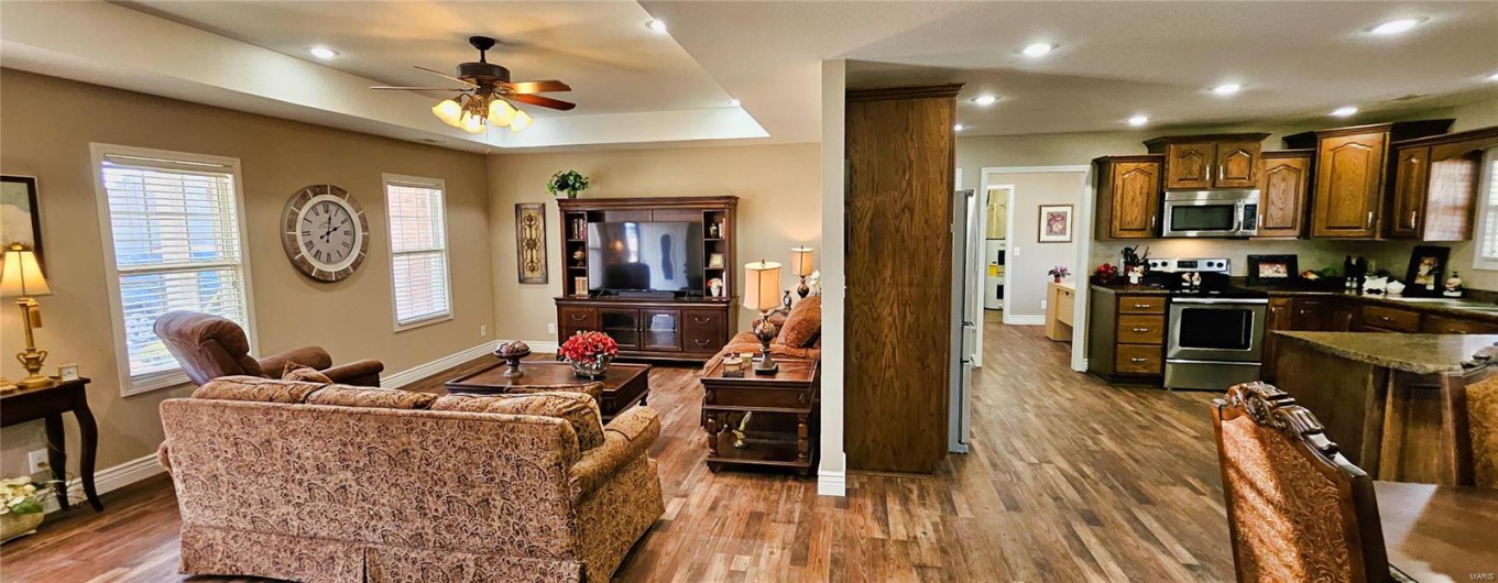 1140 Daffodil Drive, Sikeston, Missouri 63801, 3 Bedrooms Bedrooms, 7 Rooms Rooms,2 BathroomsBathrooms,Residential,For Sale,Daffodil,MAR25012361