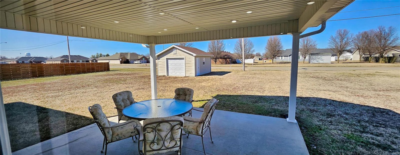 1140 Daffodil Drive, Sikeston, Missouri 63801, 3 Bedrooms Bedrooms, 7 Rooms Rooms,2 BathroomsBathrooms,Residential,For Sale,Daffodil,MAR25012361