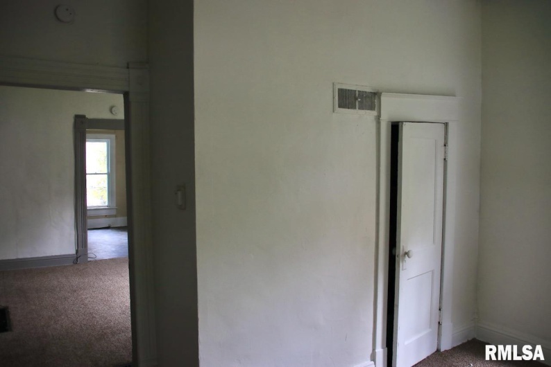 403 ELM Street, Carbondale, Illinois 62901, 0 , 0 ,0,Residential Income,For Sale,ELM,0,RMAEB452089
