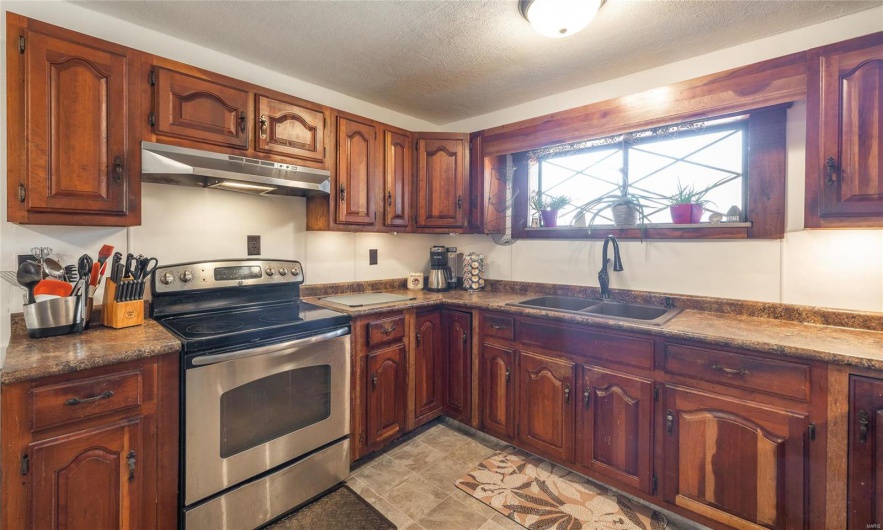 1885 Wayne Co 371, Piedmont, Missouri 63957, 6 Bedrooms Bedrooms, 8 Rooms Rooms,2 BathroomsBathrooms,Farm,For Sale,Wayne Co 371,MAR25012379