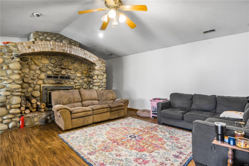 1321 Madison 203, Fredericktown, Missouri 63645, 3 Bedrooms Bedrooms, 7 Rooms Rooms,2 BathroomsBathrooms,Residential,For Sale,Madison 203,MAR24075447