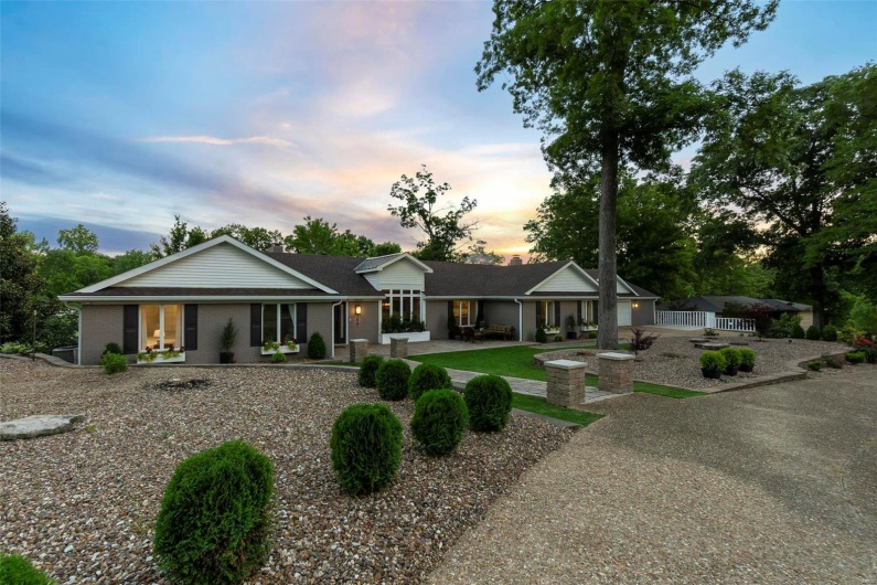 298 Garnet Lane, Cape Girardeau, Missouri 63701, 5 Bedrooms Bedrooms, 16 Rooms Rooms,4 BathroomsBathrooms,Residential,For Sale,Garnet,MAR25012396