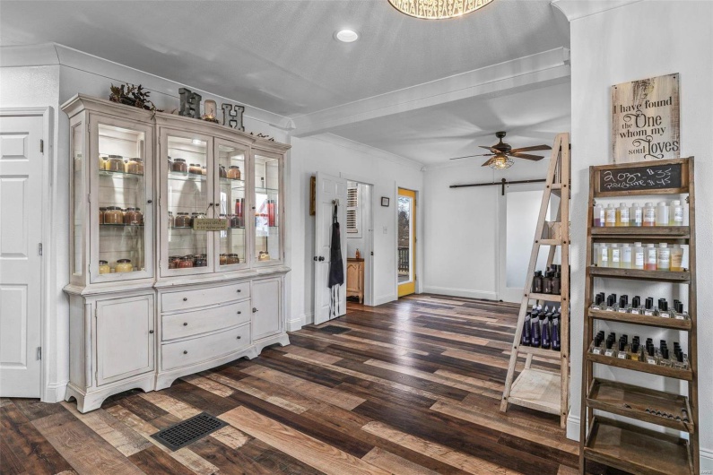 996 Market Street, Ste Genevieve, Missouri 63670, 1 Bedroom Bedrooms, 10 Rooms Rooms,1 BathroomBathrooms,Residential,For Sale,Market,MAR25012575