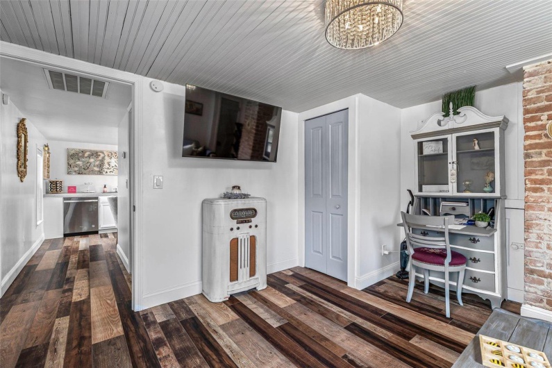 996 Market Street, Ste Genevieve, Missouri 63670, 1 Bedroom Bedrooms, 10 Rooms Rooms,1 BathroomBathrooms,Residential,For Sale,Market,MAR25012575