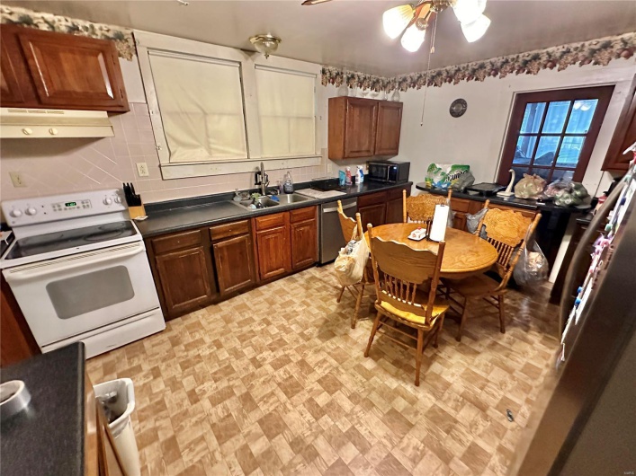 Kitchen featuring sink, tasteful backsplash, extractor fan, dishwasher, and white range with electric cooktop