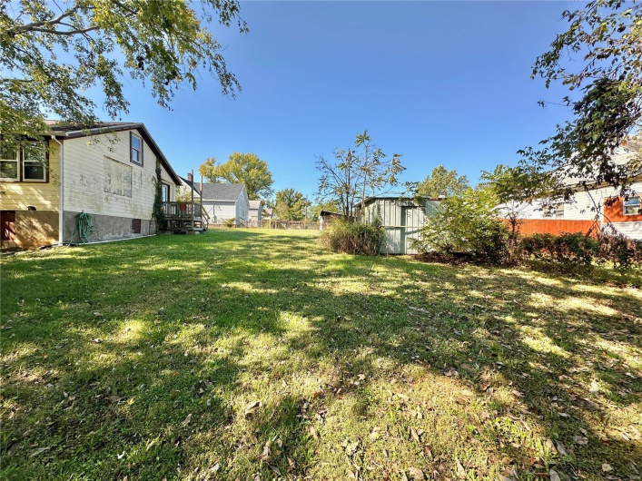 View of yard with a shed