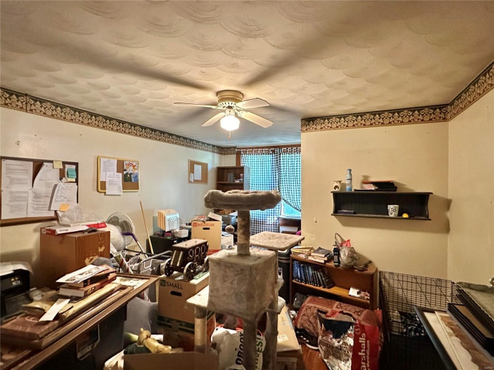 Miscellaneous room with ceiling fan