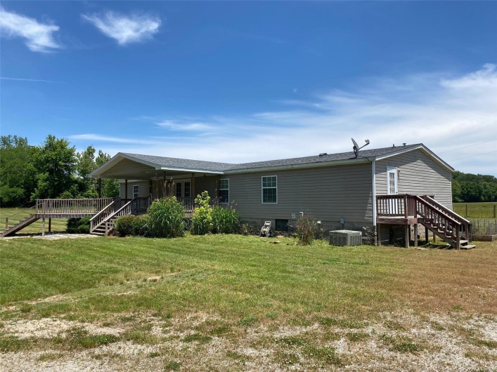 10374 Highway 60, Poplar Bluff, Missouri 63901, 3 Bedrooms Bedrooms, 8 Rooms Rooms,2 BathroomsBathrooms,Farm,For Sale,Highway 60,MAR23048173