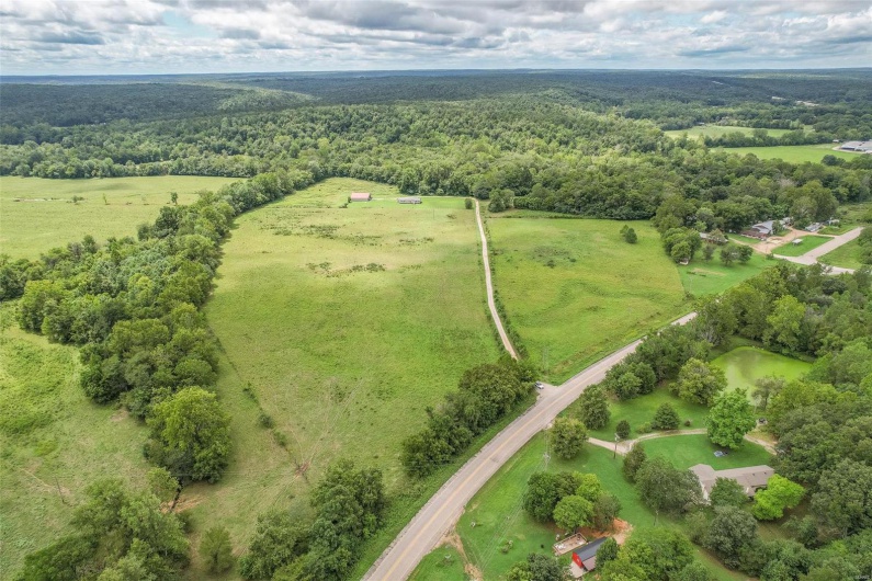 10374 Highway 60, Poplar Bluff, Missouri 63901, 3 Bedrooms Bedrooms, 8 Rooms Rooms,2 BathroomsBathrooms,Farm,For Sale,Highway 60,MAR23048173