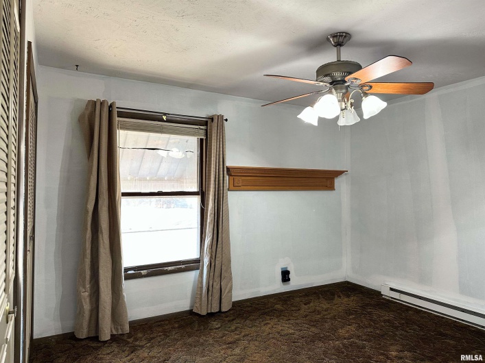 909 6TH Street, Murphysboro, Illinois 62966, 3 Bedrooms Bedrooms, 0 ,1 BathroomBathrooms,Residential,For Sale,6TH,0,RMAEB456976