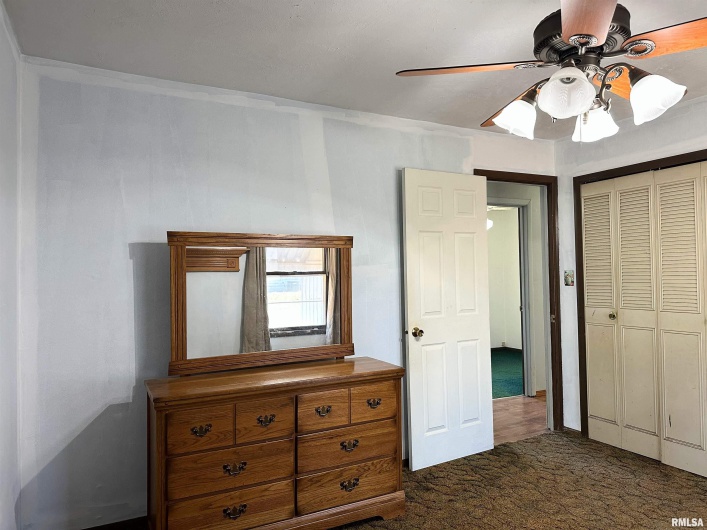 909 6TH Street, Murphysboro, Illinois 62966, 3 Bedrooms Bedrooms, 0 ,1 BathroomBathrooms,Residential,For Sale,6TH,0,RMAEB456976