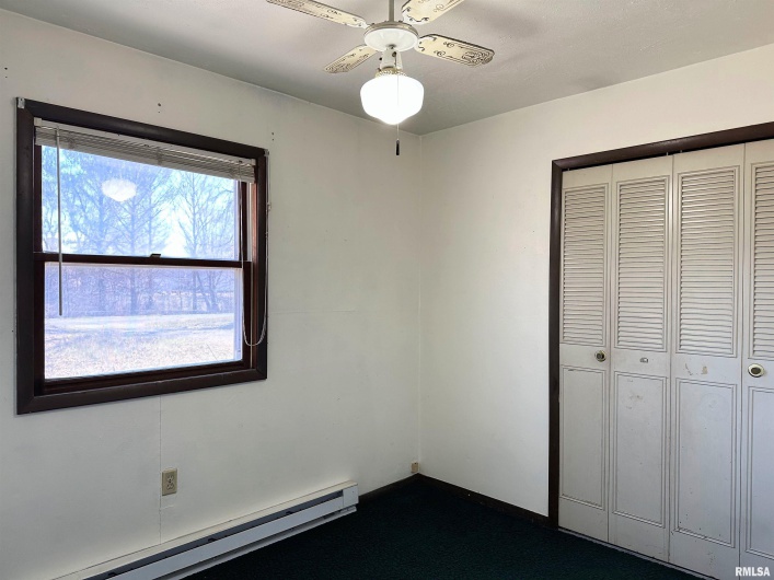 909 6TH Street, Murphysboro, Illinois 62966, 3 Bedrooms Bedrooms, 0 ,1 BathroomBathrooms,Residential,For Sale,6TH,0,RMAEB456976