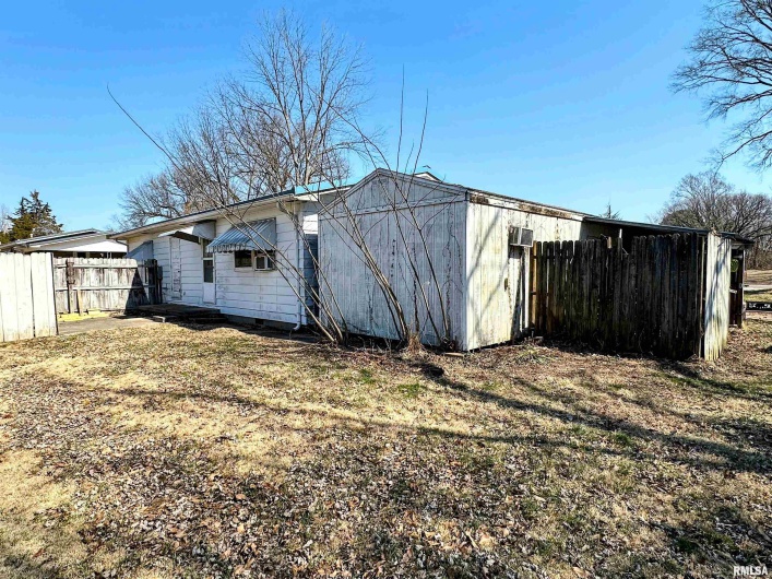 909 6TH Street, Murphysboro, Illinois 62966, 3 Bedrooms Bedrooms, 0 ,1 BathroomBathrooms,Residential,For Sale,6TH,0,RMAEB456976