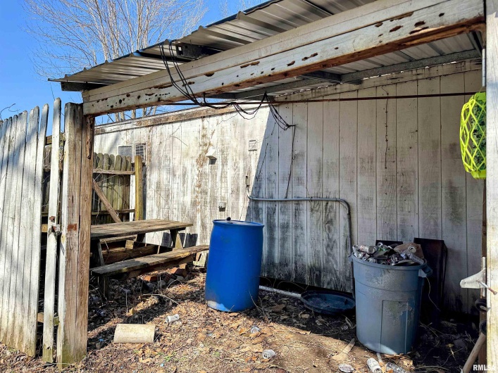 909 6TH Street, Murphysboro, Illinois 62966, 3 Bedrooms Bedrooms, 0 ,1 BathroomBathrooms,Residential,For Sale,6TH,0,RMAEB456976