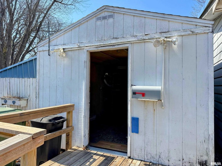 909 6TH Street, Murphysboro, Illinois 62966, 3 Bedrooms Bedrooms, 0 ,1 BathroomBathrooms,Residential,For Sale,6TH,0,RMAEB456976