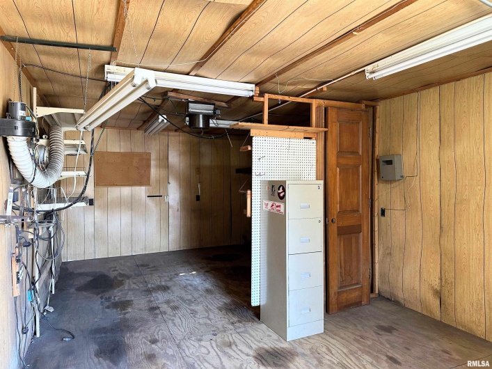 909 6TH Street, Murphysboro, Illinois 62966, 3 Bedrooms Bedrooms, 0 ,1 BathroomBathrooms,Residential,For Sale,6TH,0,RMAEB456976