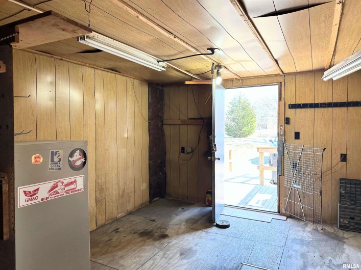 909 6TH Street, Murphysboro, Illinois 62966, 3 Bedrooms Bedrooms, 0 ,1 BathroomBathrooms,Residential,For Sale,6TH,0,RMAEB456976
