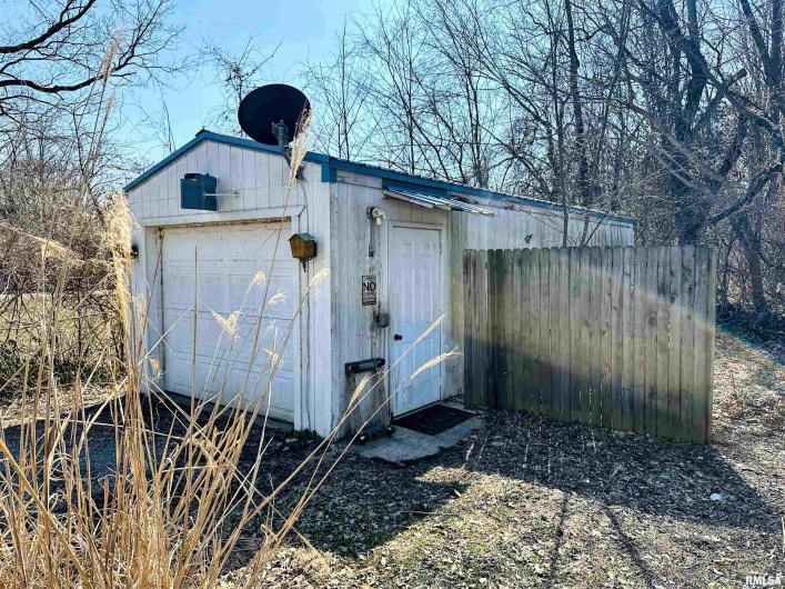 909 6TH Street, Murphysboro, Illinois 62966, 3 Bedrooms Bedrooms, 0 ,1 BathroomBathrooms,Residential,For Sale,6TH,0,RMAEB456976