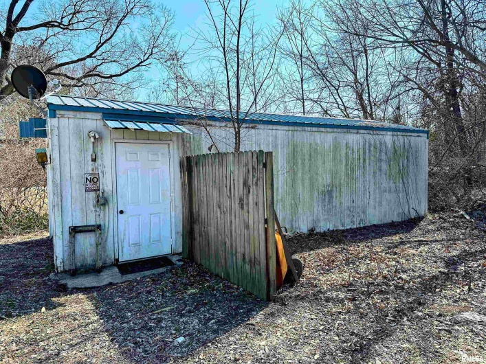 909 6TH Street, Murphysboro, Illinois 62966, 3 Bedrooms Bedrooms, 0 ,1 BathroomBathrooms,Residential,For Sale,6TH,0,RMAEB456976