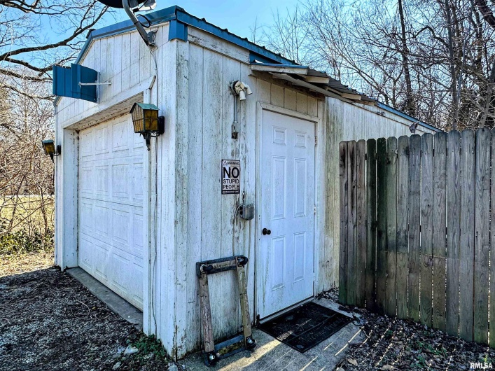 909 6TH Street, Murphysboro, Illinois 62966, 3 Bedrooms Bedrooms, 0 ,1 BathroomBathrooms,Residential,For Sale,6TH,0,RMAEB456976