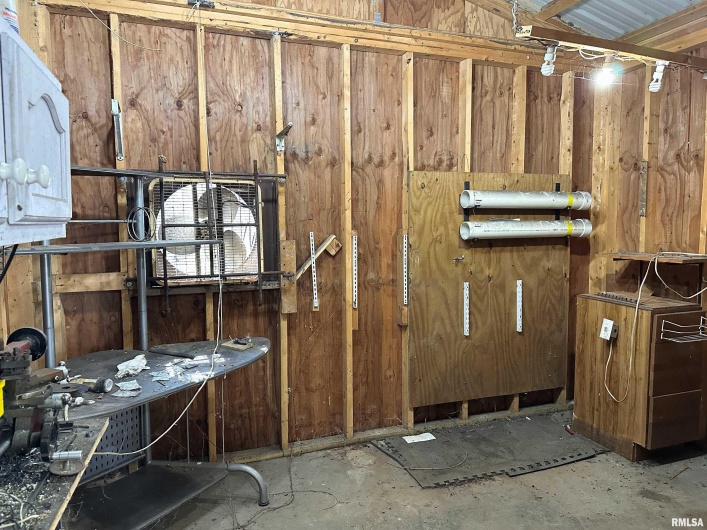909 6TH Street, Murphysboro, Illinois 62966, 3 Bedrooms Bedrooms, 0 ,1 BathroomBathrooms,Residential,For Sale,6TH,0,RMAEB456976