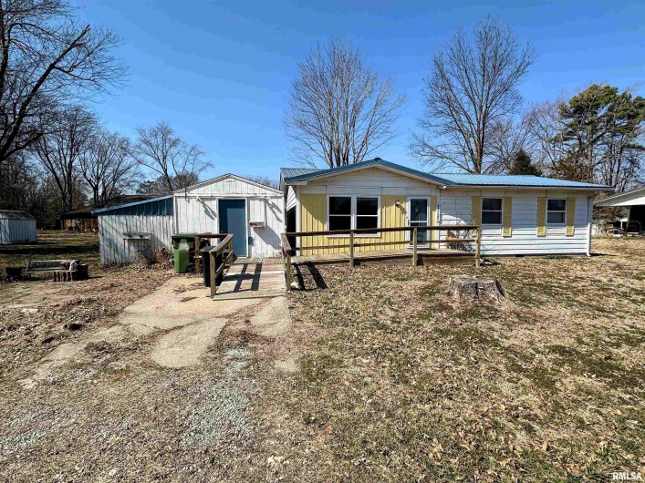909 6TH Street, Murphysboro, Illinois 62966, 3 Bedrooms Bedrooms, 0 ,1 BathroomBathrooms,Residential,For Sale,6TH,0,RMAEB456976