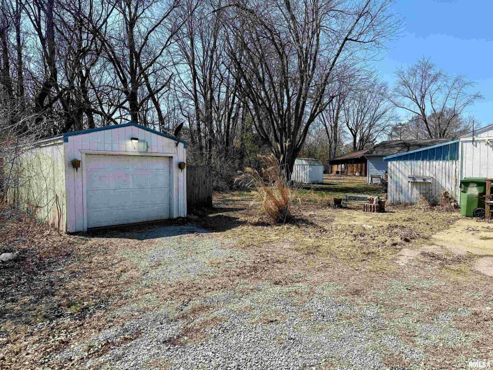 909 6TH Street, Murphysboro, Illinois 62966, 3 Bedrooms Bedrooms, 0 ,1 BathroomBathrooms,Residential,For Sale,6TH,0,RMAEB456976