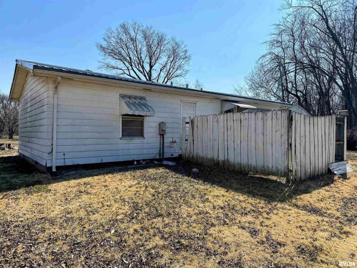 909 6TH Street, Murphysboro, Illinois 62966, 3 Bedrooms Bedrooms, 0 ,1 BathroomBathrooms,Residential,For Sale,6TH,0,RMAEB456976