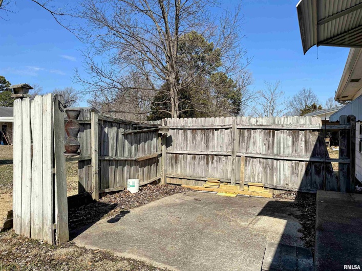 909 6TH Street, Murphysboro, Illinois 62966, 3 Bedrooms Bedrooms, 0 ,1 BathroomBathrooms,Residential,For Sale,6TH,0,RMAEB456976