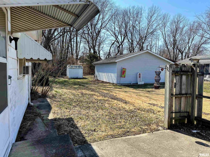 909 6TH Street, Murphysboro, Illinois 62966, 3 Bedrooms Bedrooms, 0 ,1 BathroomBathrooms,Residential,For Sale,6TH,0,RMAEB456976