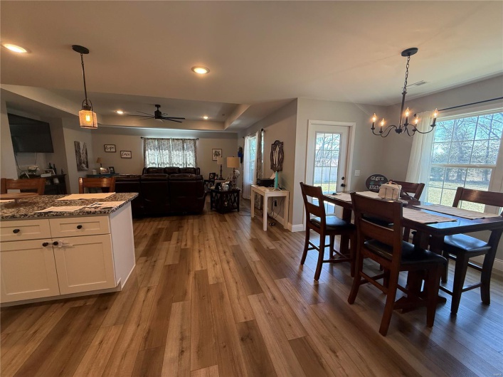 379 Lakeview, Cape Girardeau, Missouri 63701, 3 Bedrooms Bedrooms, 8 Rooms Rooms,2 BathroomsBathrooms,Residential,For Sale,Lakeview,MAR25012266