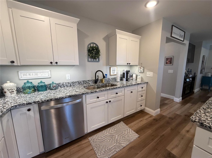 379 Lakeview, Cape Girardeau, Missouri 63701, 3 Bedrooms Bedrooms, 8 Rooms Rooms,2 BathroomsBathrooms,Residential,For Sale,Lakeview,MAR25012266