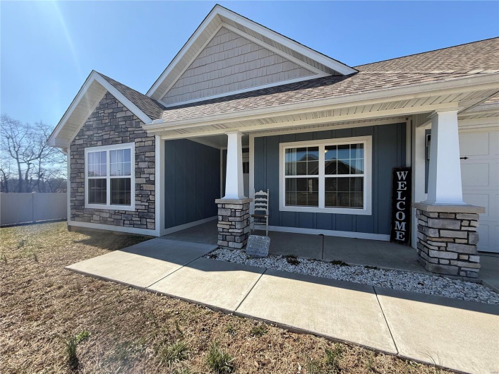 379 Lakeview, Cape Girardeau, Missouri 63701, 3 Bedrooms Bedrooms, 8 Rooms Rooms,2 BathroomsBathrooms,Residential,For Sale,Lakeview,MAR25012266