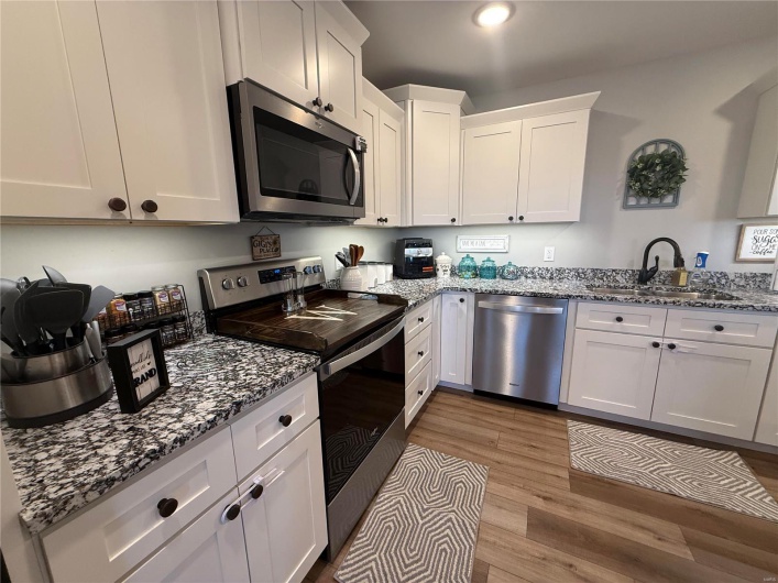379 Lakeview, Cape Girardeau, Missouri 63701, 3 Bedrooms Bedrooms, 8 Rooms Rooms,2 BathroomsBathrooms,Residential,For Sale,Lakeview,MAR25012266
