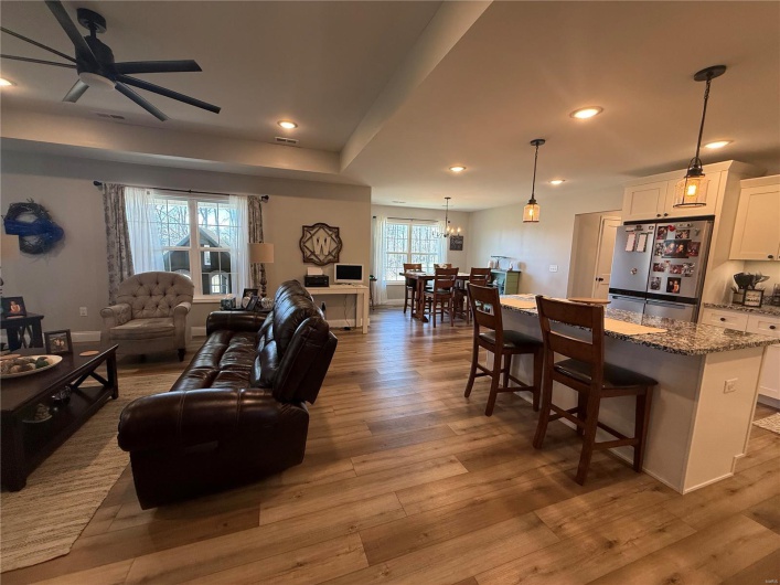 379 Lakeview, Cape Girardeau, Missouri 63701, 3 Bedrooms Bedrooms, 8 Rooms Rooms,2 BathroomsBathrooms,Residential,For Sale,Lakeview,MAR25012266